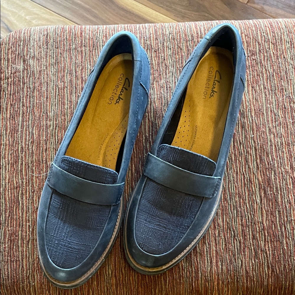Clarks Women's Blue Loafers. Very Good Condition. Size 11.
